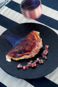 Omelette soufflée parmentière, fraises Gariguettes confites - Chef Didier Lecuisinier ©B.Galéron/Germicopa