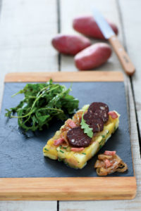 Tartine de Chérie et Reine d’Armorique Au boudin noir et compotée d’oignons de Roscoff - Chef Yves Kernevez - ©F.Schmitt/Germicopa